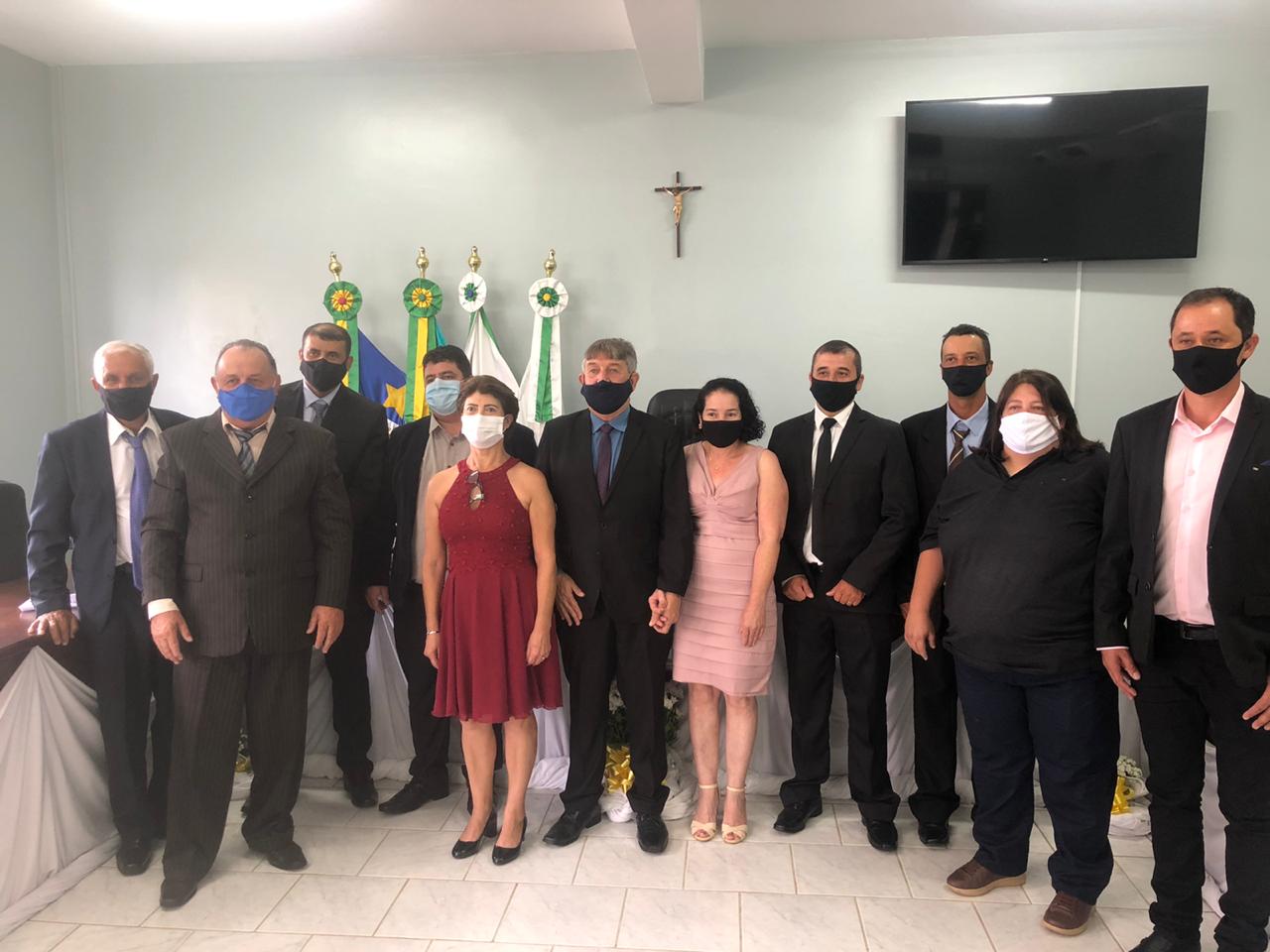 Em sessão solene, vereadores, prefeito e vice-prefeita tomam posse na Câmara Municipal